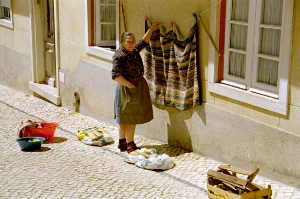 Idyllische straatjes langs een woeste&nbsp;zee